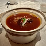 翆陽 - 料理写真:排翅　ふかひれ姿（50ｇ）の土鍋煮込み・コラーゲン紅焼ソース　白御飯と汁そば