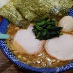 豚骨醤油ラーメン まじめ家 - 料理写真: