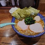 豚骨醤油ラーメン まじめ家 - 