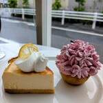 cafe satsuki - 料理写真:国産レモンのチーズケーキ650円、紫陽花のタルトレット685円☂️雨にピッタリな今期のスイーツでした♪