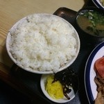 福栄食堂 - 標準で大盛りのご飯