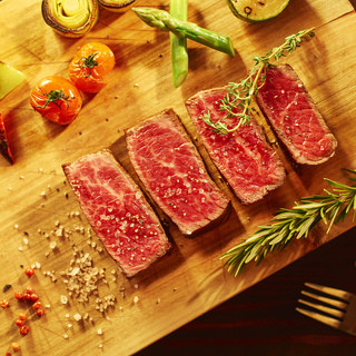 厳選素材をこだわりの炭焼きで楽しめます