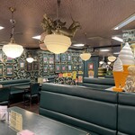 ラッキーピエロ - 店内