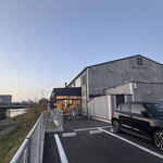 ティータイム - 川沿いには降りれませんでした。