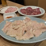 神泉ホルモン 三百屋 - 