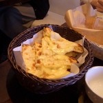 カトマンドゥカリーPUJA - オススメのチーズナンです \200