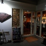 しらすや - 店舗入口