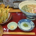 うどん工房悠々 - 野菜たっぷりかき揚げうどん