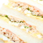 ココ・モンド - バジリコチキンとたまごのサンド '15 2月上旬