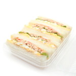 ココ・モンド - バジリコチキンとたまごのサンド (443円)