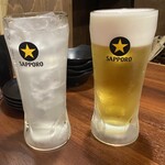 鮮度の極み 魚もつ - 濃いめのグレープサワー499円/サッポロ生ビール黒ラベルジョッキ549円