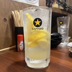 鮮度の極み 魚もつ - 自家製ハチミツ漬け生レモンサワーメガ899円