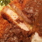 銀座スイス - カツは少し厚めです