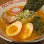 ラーメン王華 - 鶏ガラスープちびラーメン(みそ/¥550−)味玉(¥150−)