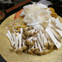 御膳房 銀座店 - 火鍋キノコ六類盛(¥5,800−)