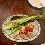 Azzurro520 - 成田・富里・地場野菜の炭火焼きグリル。なが〜いのはヤングコーン！野菜の旨みがダイレクトに感じられます