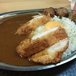 Karasumaoikekarekarikari - 極厚豚カツカレー（月曜日はサラリーマン応援！たまごトッピングサービスで750円）