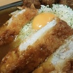 カラスマオイケ・カレー カリカリ - 極厚豚カツカレー（月曜日はサラリーマン応援！たまごトッピングサービスで750円）