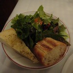 トラットリア ダル・ビルバンテ・ジョコンド - ランチのサラダ&パン