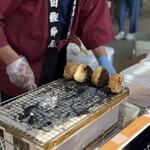 たてしな自由農園 - 焼き立てのおにぎり