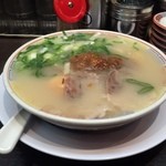 元祖 名島亭 - ラー博は俺の社員食堂。  すじ玉ラーメソ！  おでんの名コンビ、すじと玉子がのせられたゴゥジャスなラーメソ。プルンとしたすじ、シャキシャキとしたねぎもイイね。