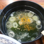 加賀屋 - 味噌汁にも七味投下～♪