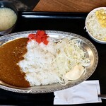 札幌ザンギ本舗 - カレー＋サラダ＋味噌汁