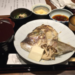washokukaisenkoshitsuuomanootemachi - 真鯛のかぶとちり蒸し定食（980円）