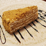 GEORGIAN HOUSE - はちみつケーキ(1210円) 素朴な美味しさ