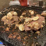 焼肉 大金 - にんにくタン