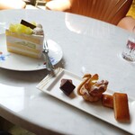 メインラウンジ (リーガロイヤルホテル大阪)