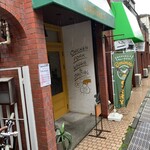 ウミネコカレー - お店に着きました　未だオープン前です
