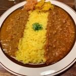ウミネコカレー - チキンカレーとキーマカレーの2種盛り、ライス大盛