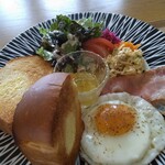 空と白 - ブリオッシュモーニング