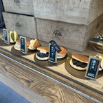 門仲どらやき どら山 - 店頭　ディスプレイ