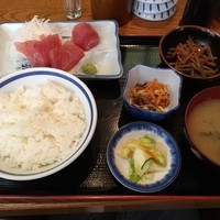 浅草 魚料理 遠州屋 - まぐろぶつ切り定食（700円）