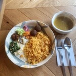 KAZRO DELI KAMAKURA - 風味蔬菜碗與湯
                      （非洲風味番茄飯+扁豆湯）