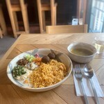 KAZRO DELI KAMAKURA - 風のベジボウルとスープ
                      （アフリカ風トマトライス+レンズ豆のスープ）