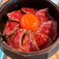 北新地 焼肉 菊地 - ★9国産牛赤身たたき　肉まぶし