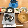 空と白