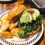 ヴィレッジ ヴァンガード ダイナー - アボカドわさびのりバーガー+ポテトセット