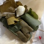志”満ん草餅 - 