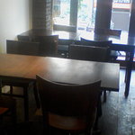 asse+ plus - テーブル席自然光がサンサンと。