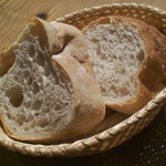 asse+ plus - ランチ￥900（パスタに前菜、バケット付き）