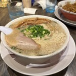 東京豚骨拉麺 ばんから - 角煮とんこつ1,350円