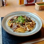プーランク - 特上燻製ベーコンとキノコのパスタ