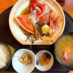 本家鮪屋 - 金目鯛の煮付け
            味噌汁もキンメのアラです。まさにキンメ尽くし