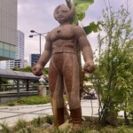 マニー - 【近隣風景】いつのまにこんな彫像が。って、ウルトラの父っぽいが何故ここに？