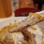 中華・洋食 やよい - 揚げたてカツに玉子の火加減も大好きな感じ♪