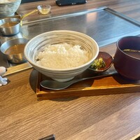 鉄板和食とワイン 萬鉄 - おかわりできるご飯としじみ汁